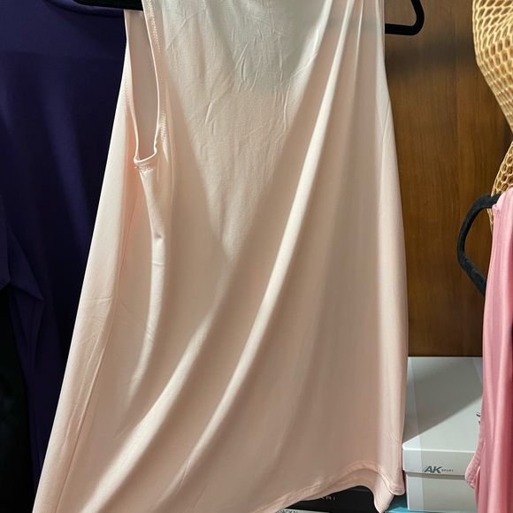 ๐ Light Pink flowy sleeveless tank/cami flowy BNWT - Picture 3 of 3